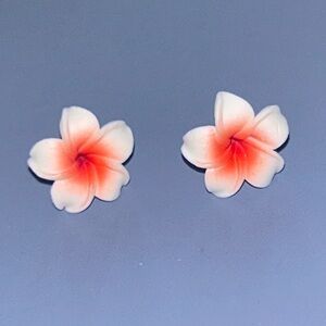 Plumeria Hawaiian Flower Stud Pierced Earrings (White and Salmon Pink) NWOT